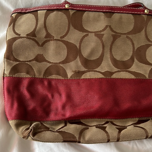 Authentic wine and brown monogram Coach shoulder bag. - Picture 10 of 10